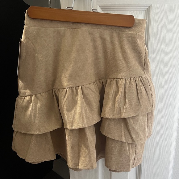 NWT corduroy ruffle skirt - Picture 4 of 6